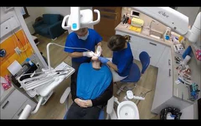 Zubná klinika Košice - video zo zákroku